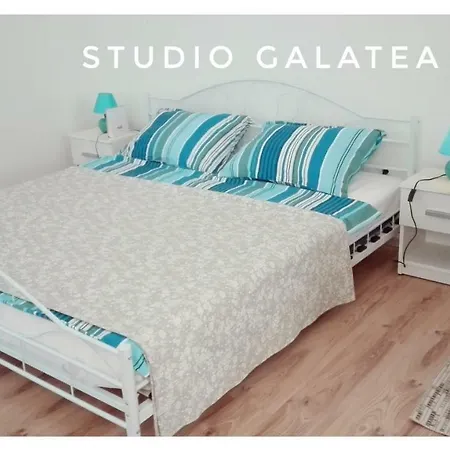 Studio Galatea & Leonidas Apartman *