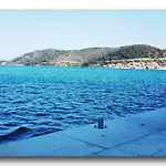 Studio Leonidas Vis Apartment Vis