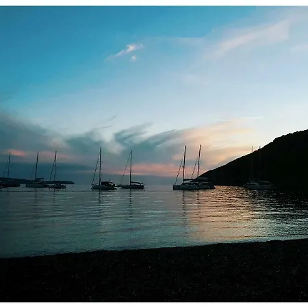 Studio Leonidas Vis Apartman